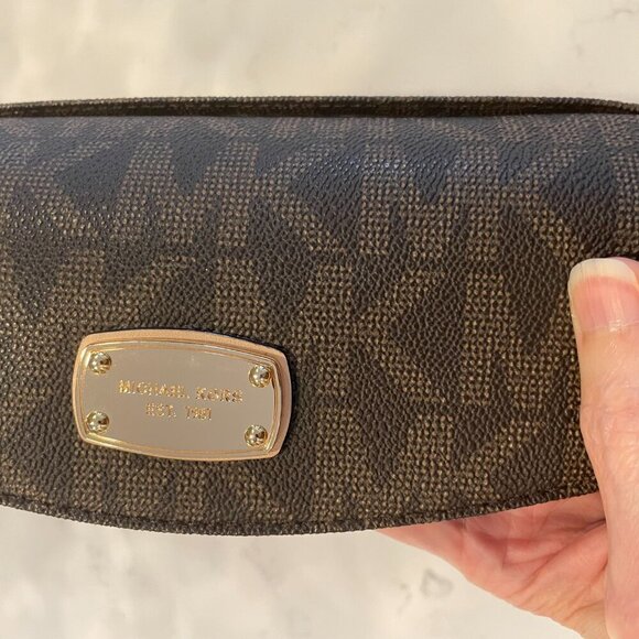 Michael Kors est 1981 Monogram Signature Wallet Brown + Gold Hardware Sz OS - Picture 10 of 11